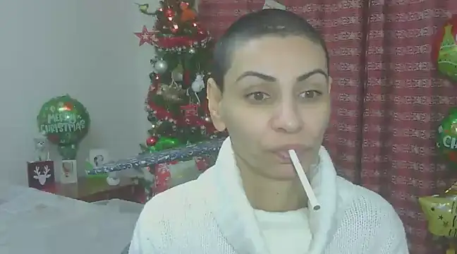 Snapshot of hotSANDRA_STARR chatting on 12/17/24, 07:26 hotSANDRA STARR online show from 12/17/24, 07:26