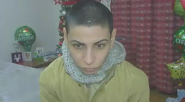 Snapshot of hotSANDRA_STARR chatting on 12/17/24, 10:32 hotSANDRA STARR online show from 12/17/24, 10:32