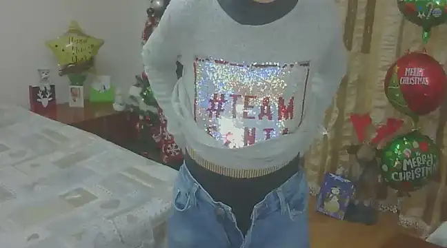 Snapshot of hotSANDRA_STARR chatting on 12/20/24, 04:57 hotSANDRA STARR online show from 12/20/24, 04:57