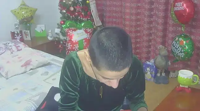 Snapshot of hotSANDRA_STARR chatting on 12/23/24, 01:18 hotSANDRA STARR online show from 12/23/24, 01:18