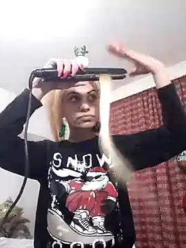 Snapshot of hotSANDRA_STARR chatting on 12/26/24, 03:53 hotSANDRA STARR online show from 12/26/24, 03:53