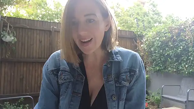 Snapshot of TopsyWilde chatting on 12/17/24, 07:07 TopsyWilde online show from 12/17/24, 07:07