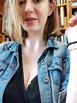 Snapshot of TopsyWilde chatting on 02/10/25, 08:53 TopsyWilde online show from 02/10/25, 08:53