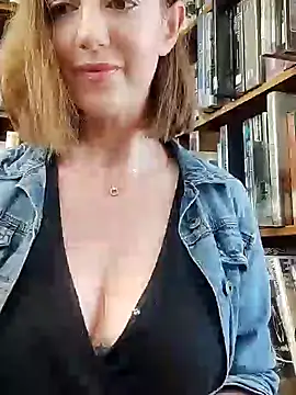 Snapshot of TopsyWilde chatting on 02/11/25, 09:20 TopsyWilde online show from 02/11/25, 09:20