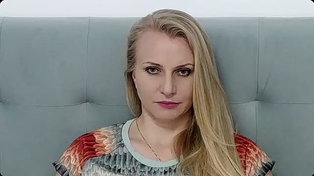 Snapshot of K__Adrienne chatting on 12/08/24, 09:35 K Adrienne online show from 12/08/24, 09:35