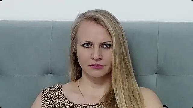 Snapshot of K__Adrienne chatting on 01/11/25, 09:04 K Adrienne online show from 01/11/25, 09:04