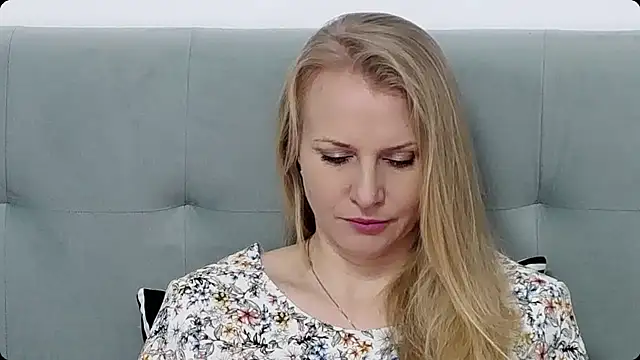 Snapshot of K__Adrienne chatting on 01/27/25, 06:19 K Adrienne online show from 01/27/25, 06:19