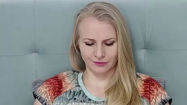 Snapshot of K__Adrienne chatting on 03/02/25, 06:05 K Adrienne online show from 03/02/25, 06:05