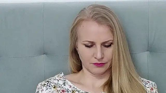 Snapshot of K__Adrienne chatting on 03/02/25, 09:10 K Adrienne online show from 03/02/25, 09:10