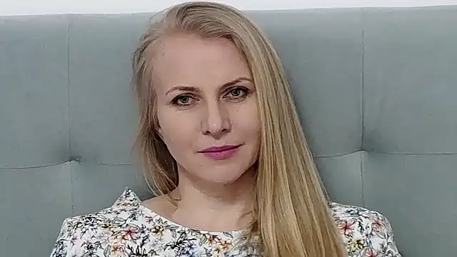 Snapshot of K__Adrienne chatting on 03/02/25, 12:11 K Adrienne online show from 03/02/25, 12:11