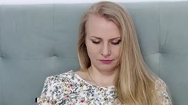 Snapshot of K__Adrienne chatting on 03/06/25, 07:03 K Adrienne online show from 03/06/25, 07:03