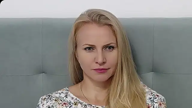 Snapshot of K__Adrienne chatting on 09/30/25, 04:39 K Adrienne online show from 09/30/25, 04:39