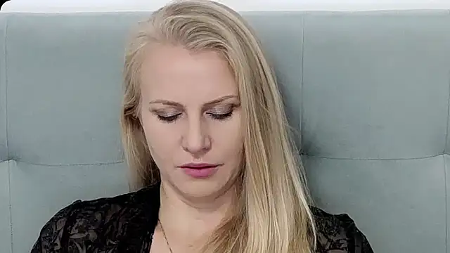 Snapshot of K__Adrienne chatting on 10/04/25, 05:49 K Adrienne online show from 10/04/25, 05:49