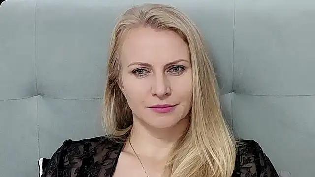 Snapshot of K__Adrienne chatting on 10/13/25, 05:29 K Adrienne online show from 10/13/25, 05:29