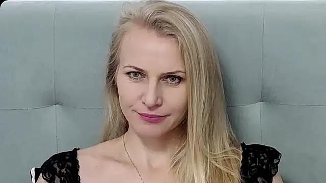 Snapshot of K__Adrienne chatting on 11/07/25, 08:14 K Adrienne online show from 11/07/25, 08:14