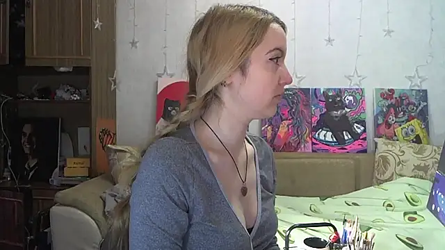 Snapshot of SecretSophia chatting on 12/08/24, 01:58 SecretSophia online show from 12/08/24, 01:58