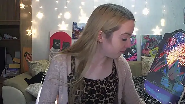 Snapshot of SecretSophia chatting on 12/20/24, 10:32 SecretSophia online show from 12/20/24, 10:32