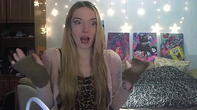 Snapshot of SecretSophia chatting on 01/08/25, 01:31 SecretSophia online show from 01/08/25, 01:31