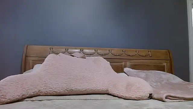 Lisaisluscious online show from 10/20/25, 01:55