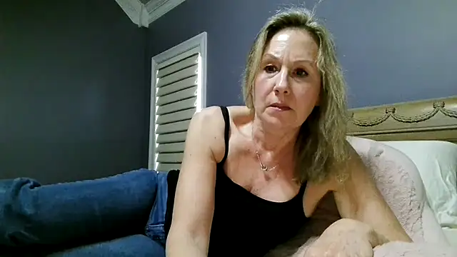 Lisaisluscious online show from 04/18/26, 02:32