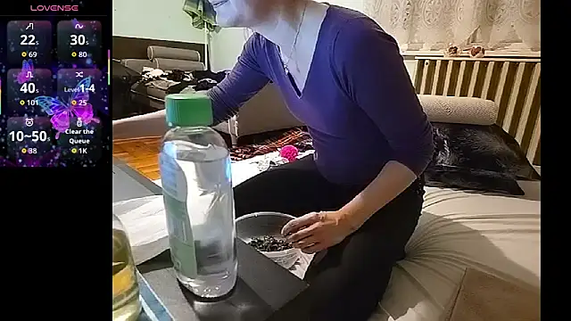 Analimado18 online show from 10/27/25, 04:55