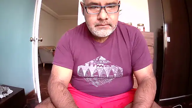 Snapshot of PhillDrake11 chatting on 05/28/26, 04:26 PhillDrake11 online show from 05/28/26, 04:26