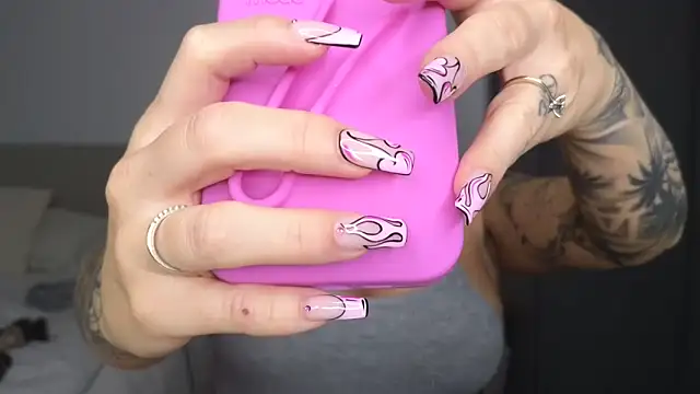 Snapshot of LibbyLoveHeartx chatting on 02/26/25, 08:00 LibbyLoveHeartx online show from 02/26/25, 08:00