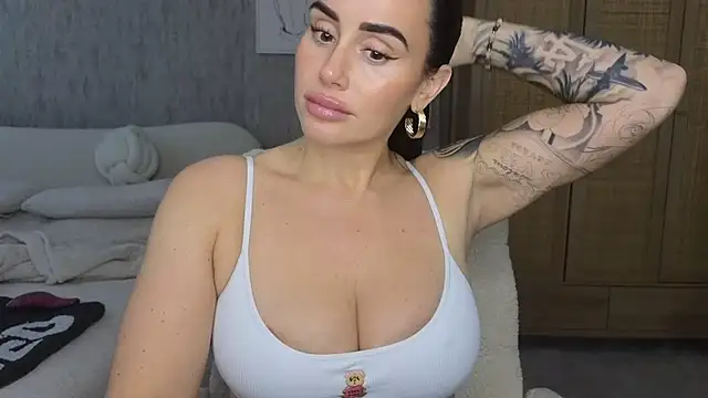 Snapshot of LibbyLoveHeartx chatting on 11/06/25, 11:33 LibbyLoveHeartx online show from 11/06/25, 11:33