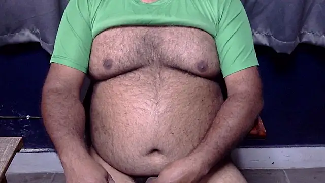 Snapshot of hairysubcub_70 chatting on 03/23/26, 06:39 hairysubcub 70 online show from 03/23/26, 06:39