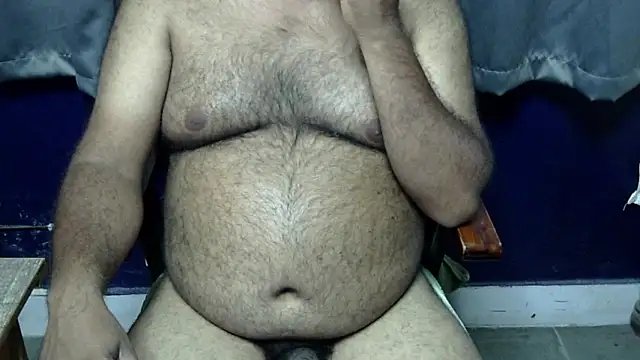 Snapshot of hairysubcub_70 chatting on 05/16/26, 06:32 hairysubcub 70 online show from 05/16/26, 06:32