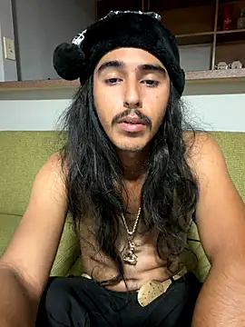 Snapshot of jrrichforever chatting on 12/21/25, 03:02 jrrichforever online show from 12/21/25, 03:02