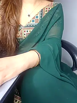 Snapshot of aliyaah_singh chatting on 01/05/25, 07:07 aliyaah singh online show from 01/05/25, 07:07