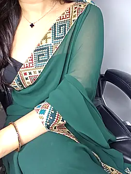 Snapshot of aliyaah_singh chatting on 09/20/25, 05:14 aliyaah singh online show from 09/20/25, 05:14