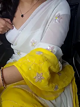 Snapshot of aliyaah_singh chatting on 10/08/25, 06:16 aliyaah singh online show from 10/08/25, 06:16