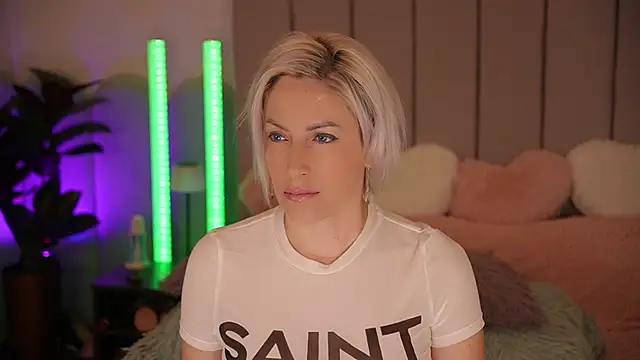 VickySecret96 online show from 03/26/26, 06:02