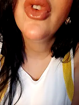 Snapshot of Queen_sousou chatting on 03/20/25, 12:30 Queen sousou online show from 03/20/25, 12:30