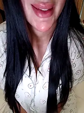 Snapshot of Queen_sousou chatting on 04/28/26, 08:08 Queen sousou online show from 04/28/26, 08:08