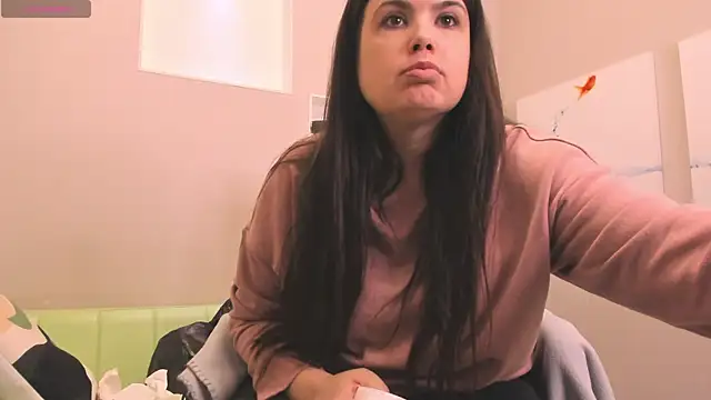 Snapshot of BattyMoll chatting on 12/07/24, 04:03 BattyMoll online show from 12/07/24, 04:03