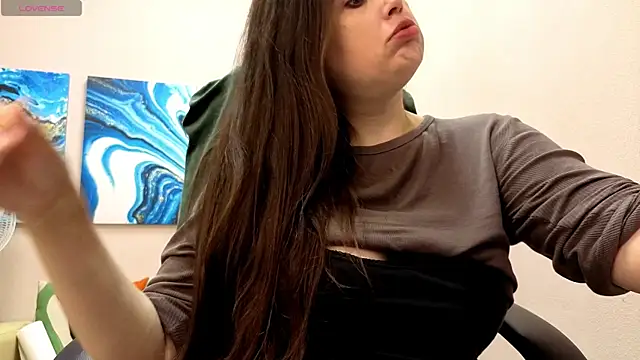 Snapshot of BattyMoll chatting on 10/18/25, 03:24 BattyMoll online show from 10/18/25, 03:24