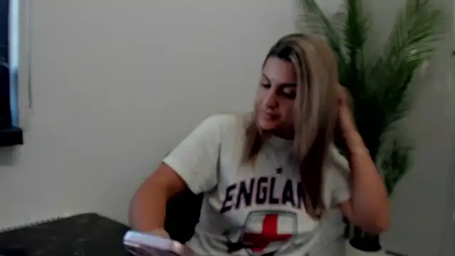 Snapshot of NicolePlay chatting on 05/30/26, 03:25 NicolePlay online show from 05/30/26, 03:25