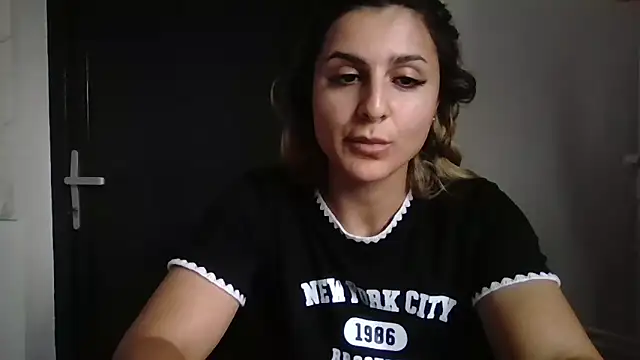 Snapshot of NicolePlay chatting on 06/03/26, 02:33 NicolePlay online show from 06/03/26, 02:33