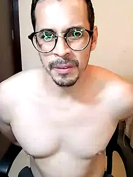 Snapshot of towers_j chatting on 02/20/25, 07:41 towers j online show from 02/20/25, 07:41