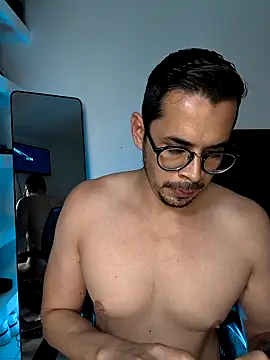 Snapshot of towers_j chatting on 10/31/25, 09:05 towers j online show from 10/31/25, 09:05