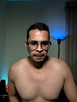 Snapshot of towers_j chatting on 11/18/25, 12:05 towers j online show from 11/18/25, 12:05