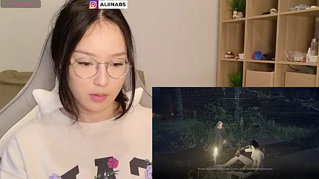 Snapshot of aliiiiiina chatting on 12/28/24, 09:19 aliiiiiina online show from 12/28/24, 09:19