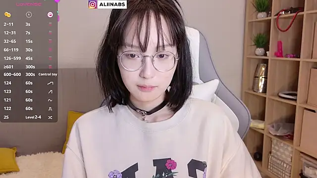 Snapshot of aliiiiiina chatting on 02/06/25, 07:07 aliiiiiina online show from 02/06/25, 07:07