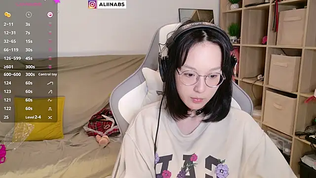 Snapshot of aliiiiiina chatting on 03/21/25, 01:34 aliiiiiina online show from 03/21/25, 01:34