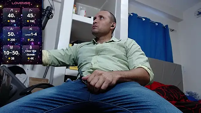 Snapshot of lewislamxxx_hot chatting on 01/10/25, 06:38 lewislamxxx hot online show from 01/10/25, 06:38