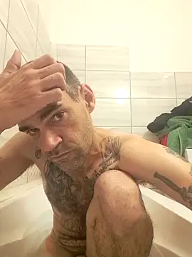 Snapshot of 2223joker chatting on 10/24/25, 04:14 2223joker online show from 10/24/25, 04:14