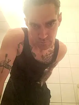 Snapshot of 2223joker chatting on 11/17/25, 10:04 2223joker online show from 11/17/25, 10:04